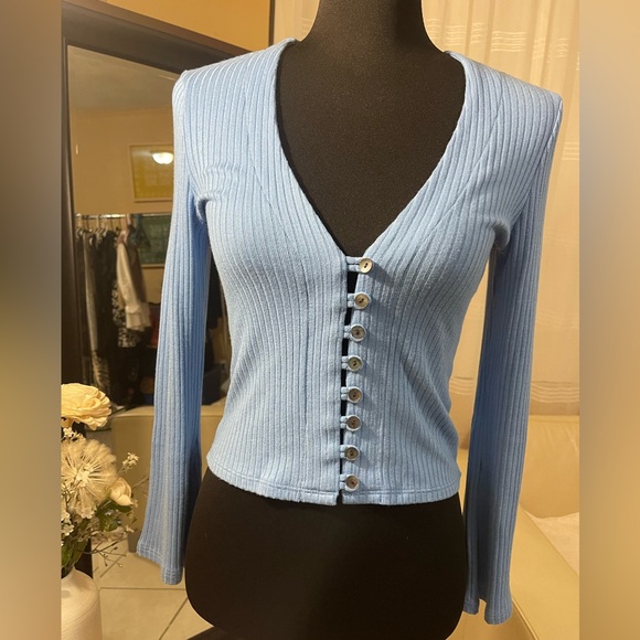 Reformation Gellar Button Front Long
Sleeve Ribbed Knit Top Parisian Blue. - Picture 8 of 15